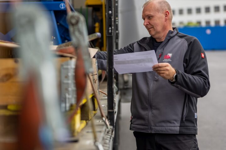 Warenannahme, Prüfung und Lagerung des Transportguts vor der Verpackung